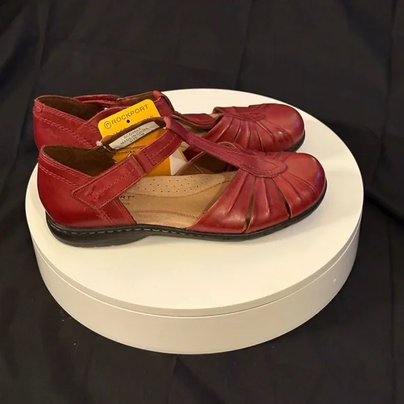 Rockport Women's Red Leather T-Strap Shoes - Picture 4 of 6